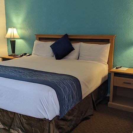 Howard Johnson By Wyndham Downtown Kamloops Exterior foto