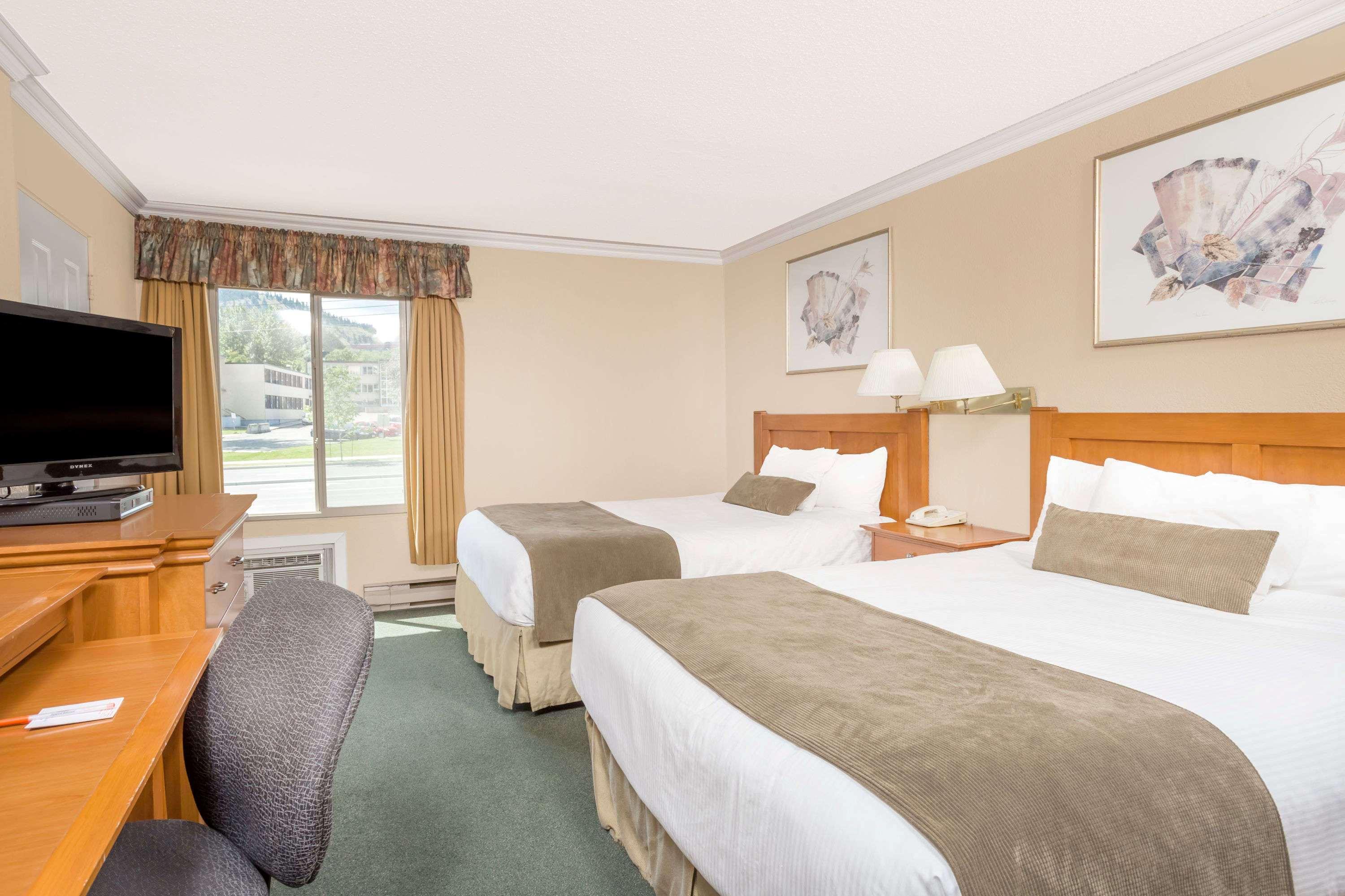 Howard Johnson By Wyndham Downtown Kamloops Exterior foto
