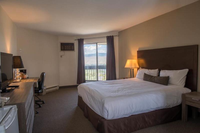 Howard Johnson By Wyndham Downtown Kamloops Exterior foto