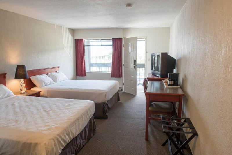 Howard Johnson By Wyndham Downtown Kamloops Exterior foto