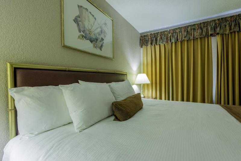 Howard Johnson By Wyndham Downtown Kamloops Exterior foto
